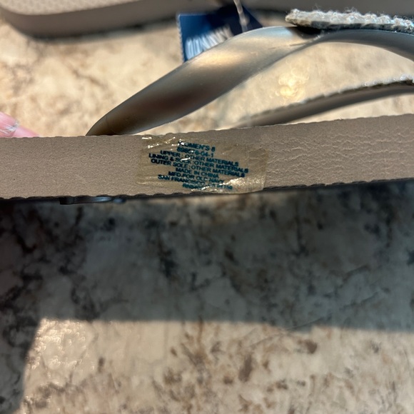 Women Old Navy Gray Flip Flops Jewel Like Accents Size 8 - Picture 7 of 9